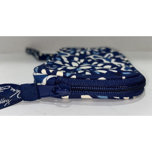 Vera Bradley Front Zip Wristlet in Petal Splash EUC Blue White Zip Wallet Pouch - Picture 4 of 13